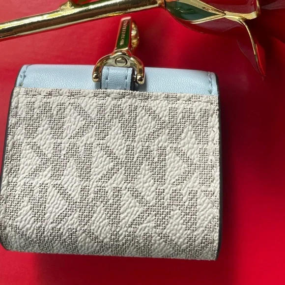 Michael Kors Airpods Case.Michael Kors Accessories. - Picture 3 of 15